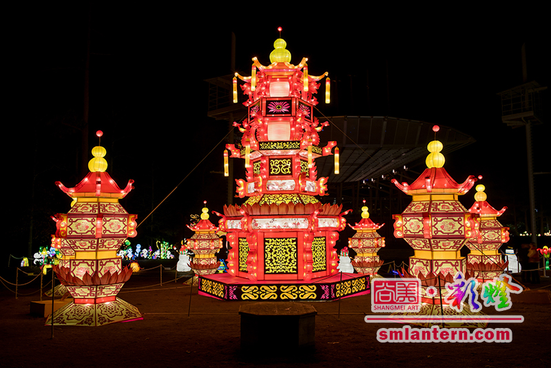 Large traditional land lantern